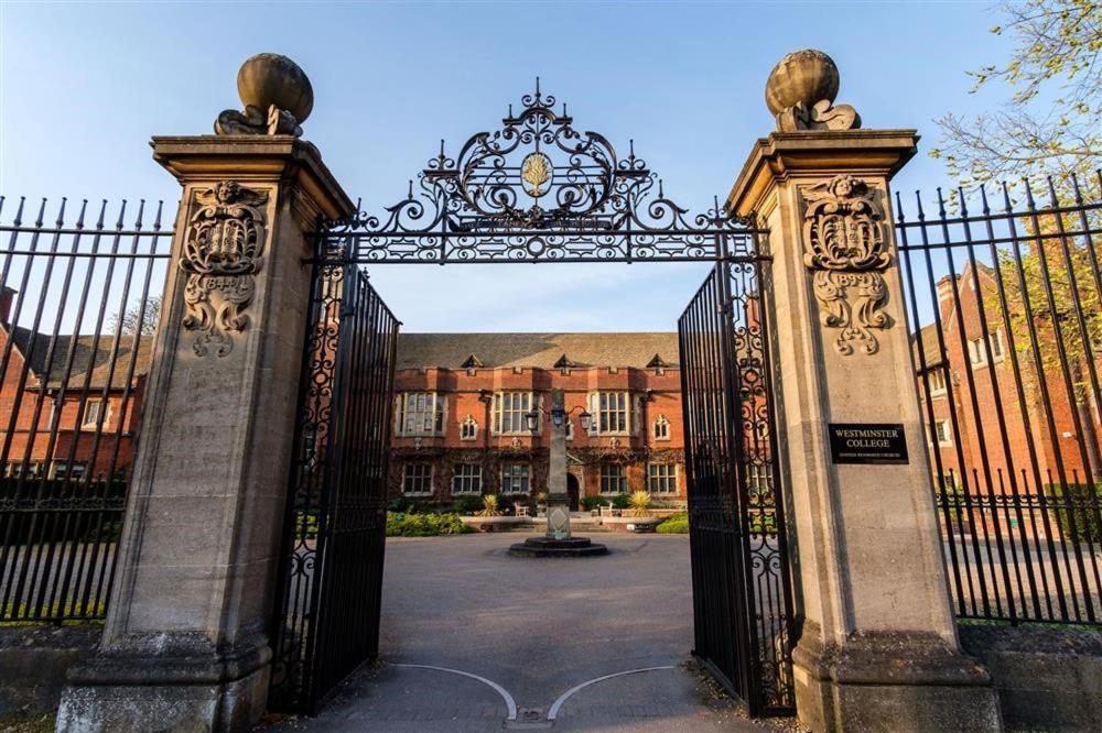 Westminster College Otel CBG Dış mekan fotoğraf