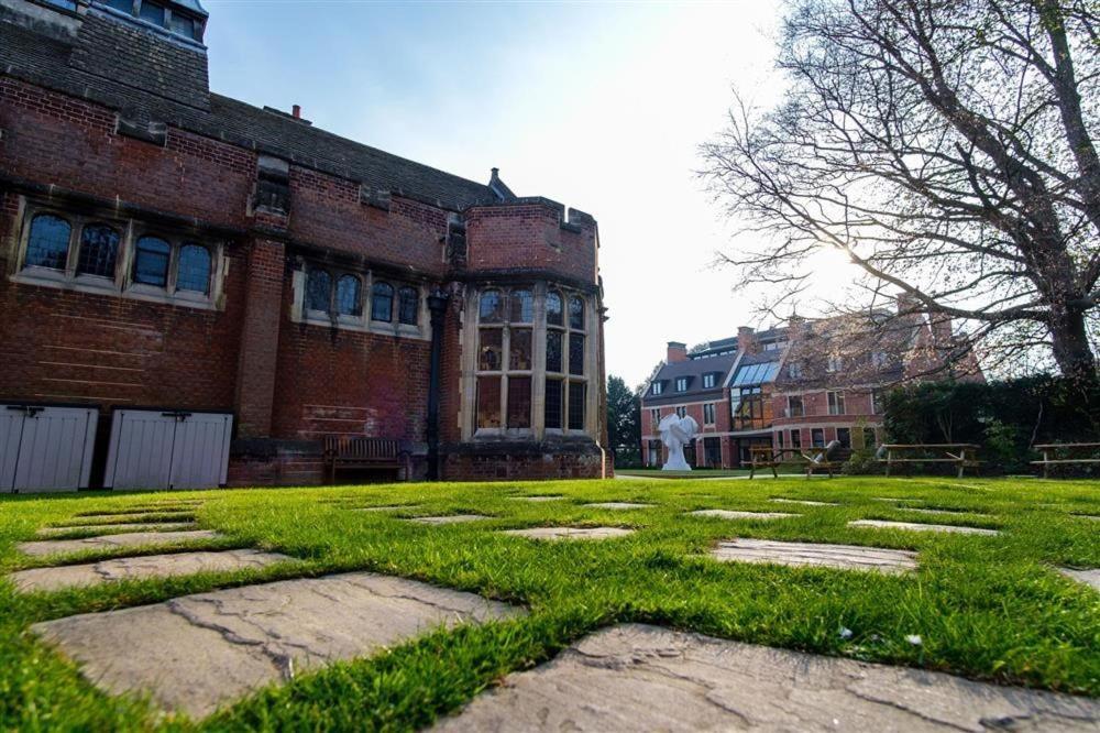 Westminster College Otel CBG Dış mekan fotoğraf